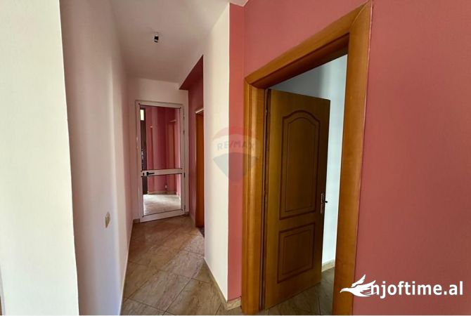 Shtepi me qera 2+1 ne Tirane - 550 Euro