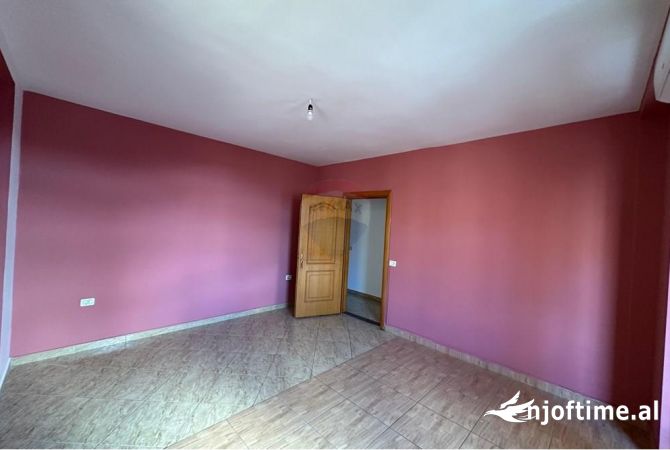 Shtepi me qera Apartament ne Tirane, 2+1, Mobilimi Bosh, pa mobiluar, Pagesa 550  Euro.