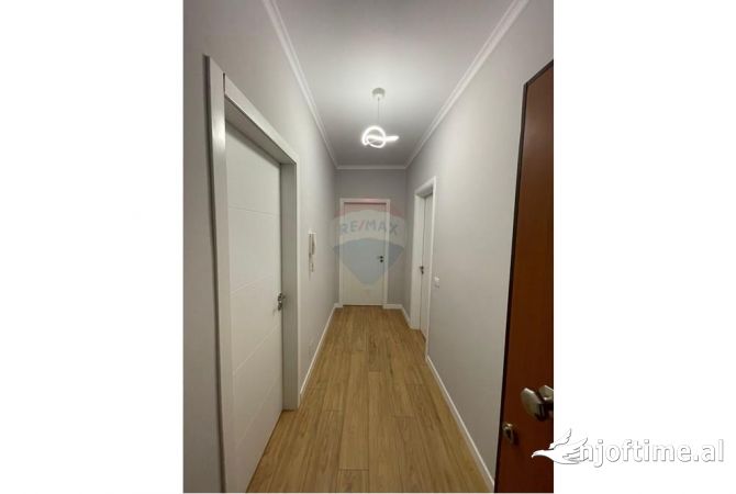 Shtepi ne shitje Apartament ne Tirane, 1+1, Mobilimi E mobiluar, Pagesa 118,000  Euro.