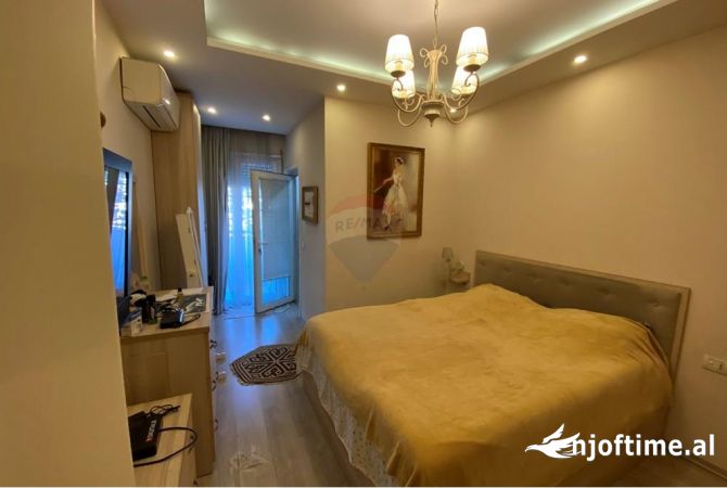 Shtepi ne shitje Apartament ne Tirane, 2+1, Mobilimi E mobiluar, Pagesa 155,000  Euro.