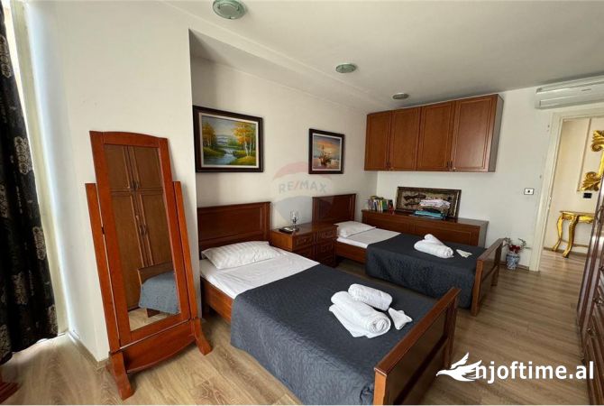 Shtepi me qera Apartament ne Tirane, 3+1, Mobilimi E mobiluar, Pagesa 1,200  Euro.