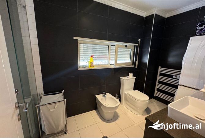 Shtepi me qera Apartament ne Tirane, 3+1, Mobilimi E mobiluar, Pagesa 1,200  Euro.