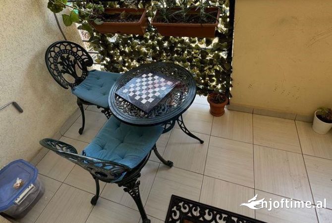 Shtepi me qera Apartament ne Tirane, 3+1, Mobilimi E mobiluar, Pagesa 1,200  Euro.