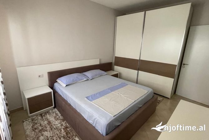 Shtepi me qera Apartament ne Tirane, 2+1, Mobilimi E mobiluar, Pagesa 750  Euro.