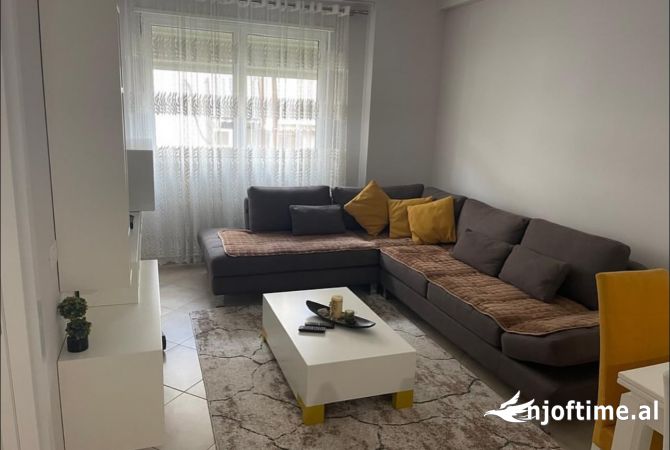 Shtepi me qera 2+1 ne Tirane - 750 Euro