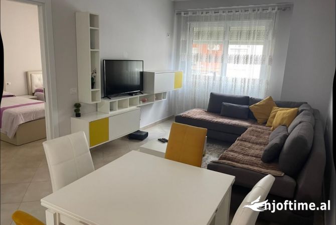 Shtepi me qera 2+1 ne Tirane - 750 Euro