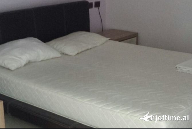 Shtepi me qera Apartament ne Tirane, 2+1, Mobilimi E mobiluar, Pagesa 500  Euro.