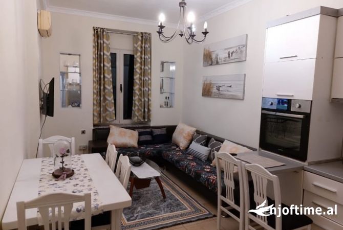 Shtepi me qera 2+1 ne Tirane - 690 Euro