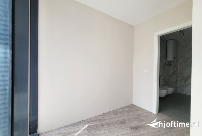 Shtepi me qera Apartament ne Tirane, 2+1, Mobilimi Bosh, pa mobiluar, Pagesa 1,200  Euro.