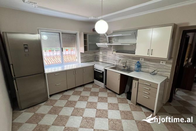 Shtepi me qera Apartament ne Tirane, 1+1, Mobilimi E mobiluar, Pagesa 650  Euro.