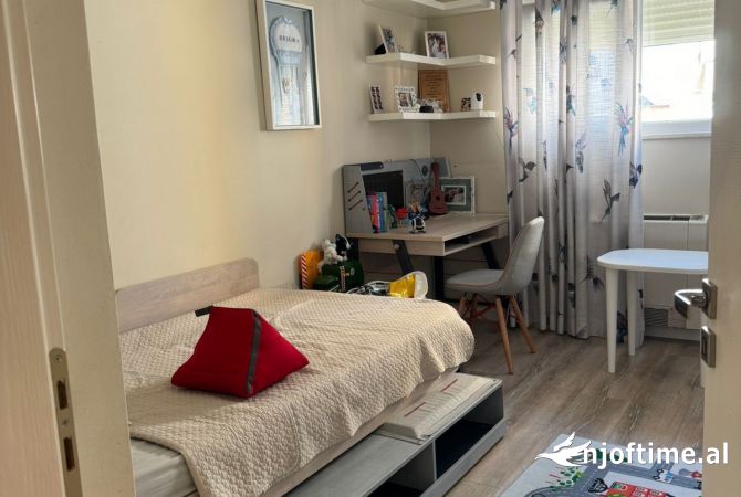 Shtepi ne shitje Apartament ne Tirane, 2+1, Mobilimi E mobiluar, Pagesa 206,000  Euro.