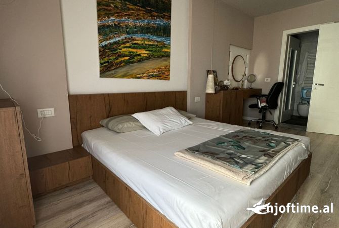 Shtepi ne shitje Apartament ne Tirane, 2+1, Mobilimi E mobiluar, Pagesa 206,000  Euro.