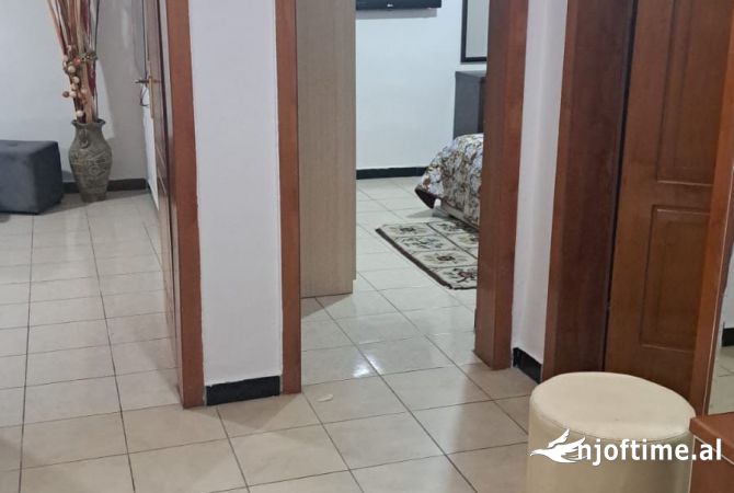 Shtepi me qera Apartament ne Tirane, 2+1, Mobilimi E mobiluar, Pagesa 500  Euro.