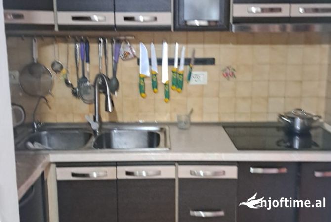 Shtepi me qera Apartament ne Tirane, 2+1, Mobilimi E mobiluar, Pagesa 500  Euro.