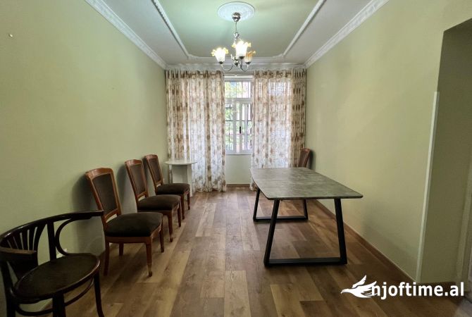 Shtepi me qera Apartament ne Tirane, 1+1, Mobilimi E mobiluar, Pagesa 650  Euro.