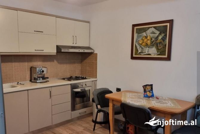 Shtepi me qera Apartament ne Tirane, 2+1, Mobilimi E mobiluar, Pagesa 450  Euro.