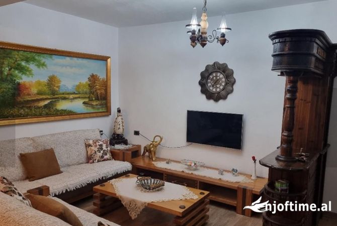 Shtepi me qera 2+1 ne Tirane - 450 Euro