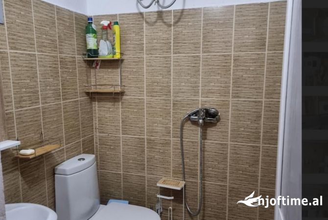 Shtepi me qera Apartament ne Tirane, 2+1, Mobilimi E mobiluar, Pagesa 450  Euro.