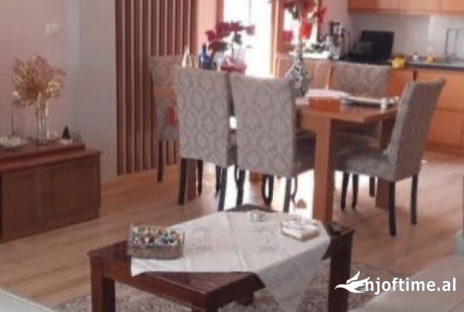 Shtepi me qera 2+1 ne Tirane - 580 Euro