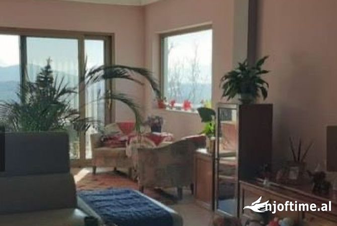 Shtepi me qera 2+1 ne Tirane - 580 Euro