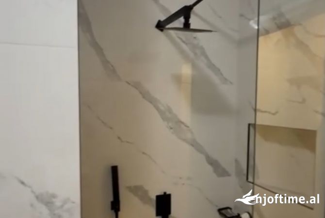 Shtepi ne shitje Apartament ne Tirane, 2+1, Mobilimi E mobiluar, Pagesa 180,000  Euro.