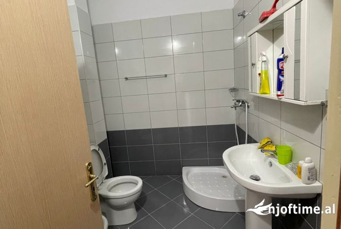 Shtepi me qera 2+1 ne Tirane - 500 Euro