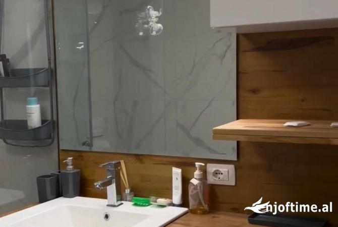 Shtepi me qera 2+1 ne Tirane - 1,000 Euro