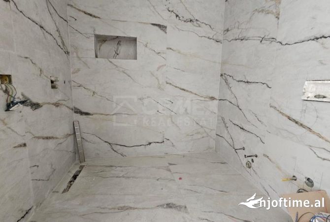 Shtepi ne shitje Apartament ne Tirane, 2+1, Mobilimi Bosh, pa mobiluar, Pagesa 278,000  Euro.