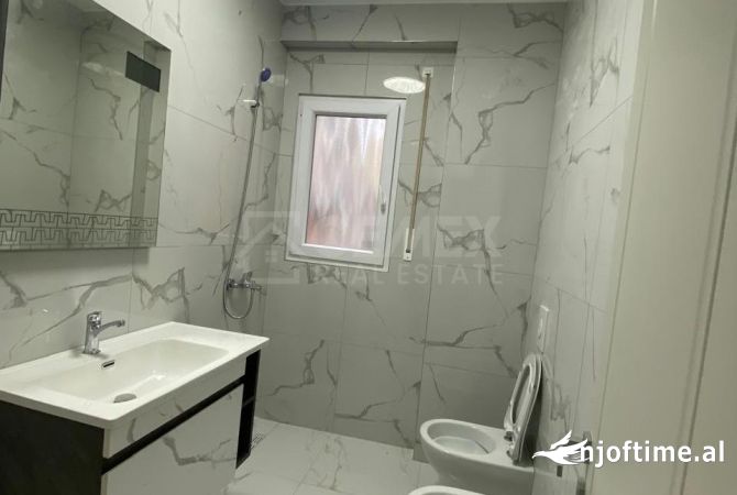 Shtepi me qera Apartament ne Tirane, 2+1, Mobilimi Bosh, pa mobiluar, Pagesa 500  Euro.