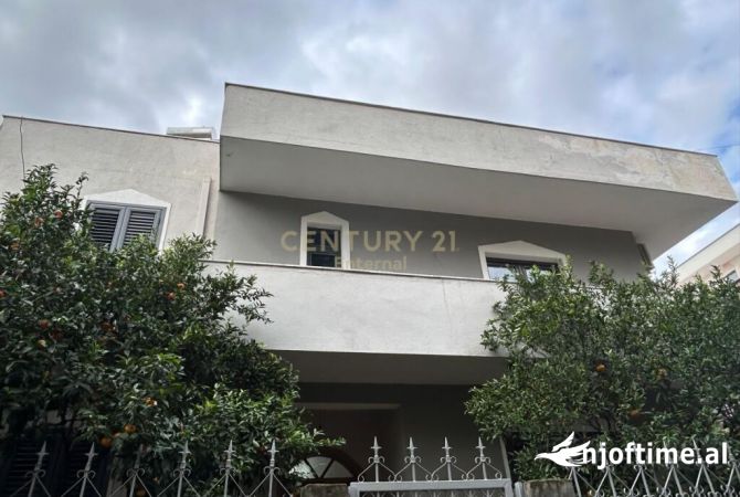 Shtepi me qera 7+1 ne Tirane - 1,700 Euro