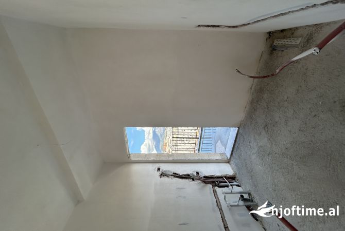 Shtepi ne shitje Apartament ne Tirane, 2+1, Mobilimi Bosh, pa mobiluar, Pagesa 245,000  Euro.