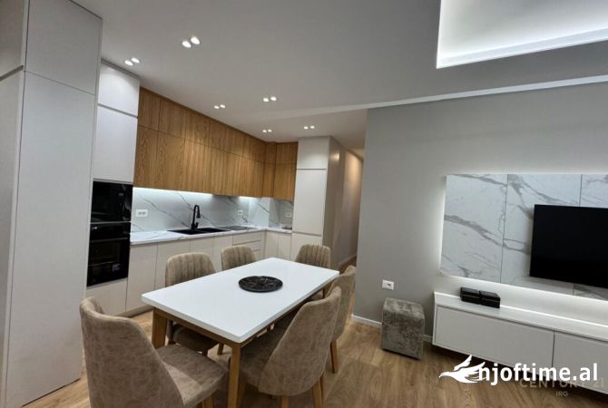 Shtepi me qera 2+1 ne Tirane - 900 Euro