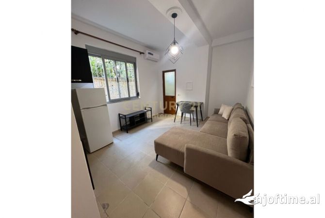 Shitet Apartament 1+1+post Parkimi, FRESK!
