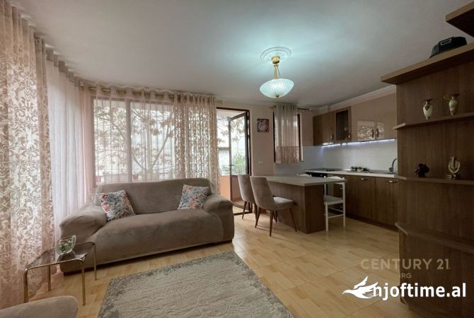 Shtepi me qera 2+1 ne Tirane - 650 Euro