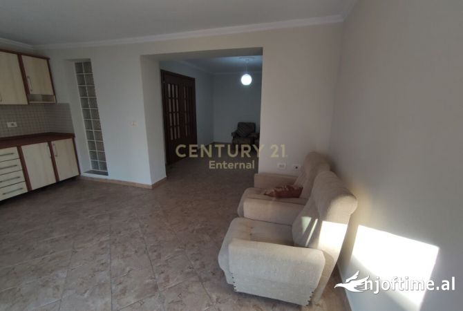 Ambient biznesi me qera 3+1 ne Tirane - 700 Euro