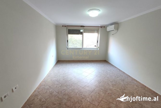 Ambient biznesi me qera 3+1 ne Tirane - 700 Euro