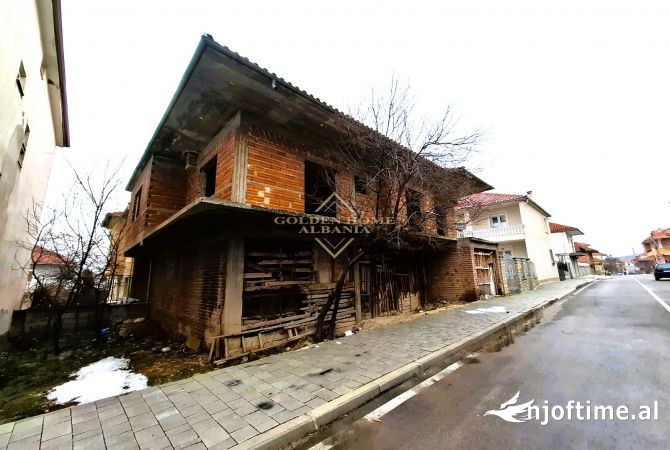 Shtepi ne shitje 4+1 ne Korce - 65,000 Euro
