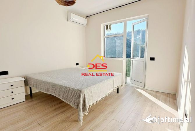 Shtepi ne shitje Apartament ne Sarande, 2+1, Mobilimi Pjeserisht e mobiluar, Pagesa 65,000  Euro.