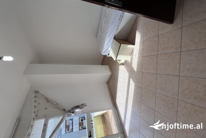 Shtepi ne shitje Apartament ne Tirane, 2+1, Mobilimi E mobiluar, Pagesa 116,000  Euro.