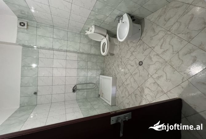 Shtepi ne shitje Apartament ne Tirane, 2+1, Mobilimi E mobiluar, Pagesa 116,000  Euro.