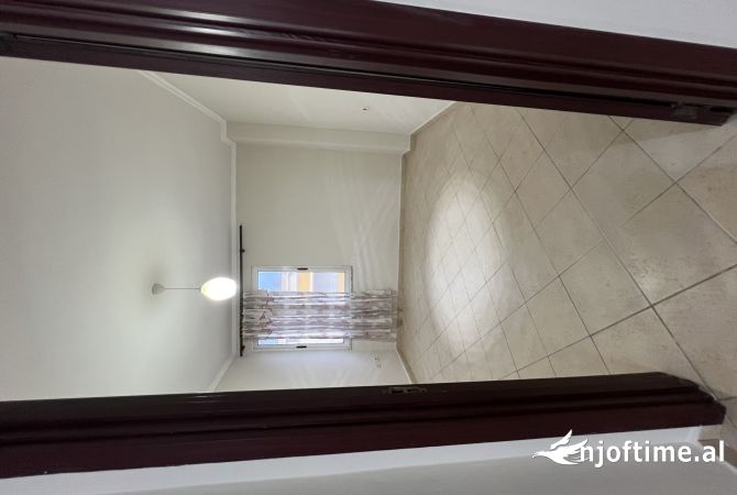 Shtepi ne shitje Apartament ne Tirane, 2+1, Mobilimi Bosh, pa mobiluar, Pagesa 130,000  Euro.