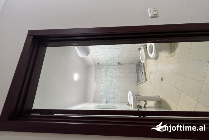 Shtepi ne shitje Apartament ne Tirane, 2+1, Mobilimi Bosh, pa mobiluar, Pagesa 130,000  Euro.