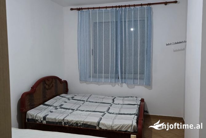Shtepi me qera Apartament ne Tirane, 1+1, Mobilimi E mobiluar, Pagesa 400  Euro.