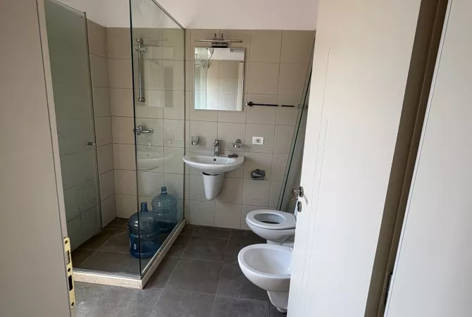 Shtepi me qera Apartament ne Tirane, Garsoniere, Mobilimi E mobiluar, Pagesa 300  Euro.