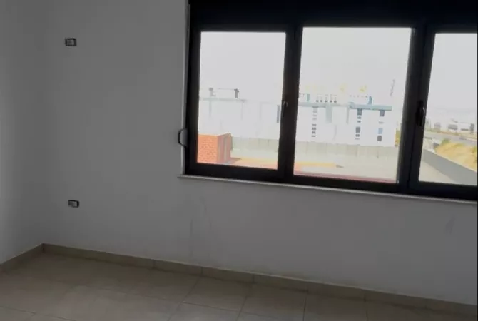 Shtepi ne shitje Apartament ne Tirane, 1+1, Mobilimi Bosh, pa mobiluar, Pagesa 92,000  Euro.