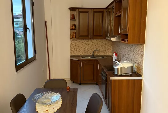 Shtepi me qera 2+1 ne Tirane - 40,000 Leke