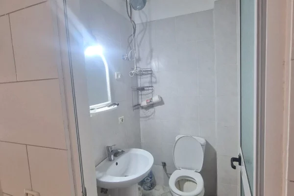 Business Property for Rent 1+1 in Tirana - 25,000 Leke