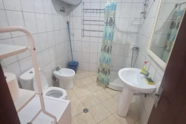 Shtepi me qera Apartament ne Tirane, 1+1, Mobilimi E mobiluar, Pagesa 43,000  Leke.