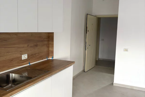 Shtepi me qera Apartament ne Tirane, Garsoniere, Mobilimi E mobiluar, Pagesa 30,000  Leke.