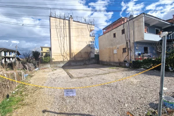 Truall ose Toke  ne Tirane - 350 Euro